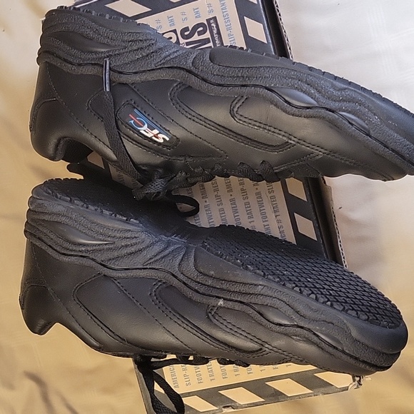 Nonslip shoes - Picture 2 of 6